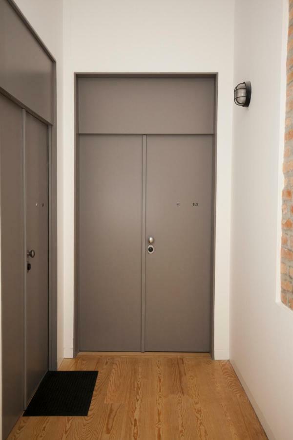 Get Lights And Books In A Flat Apartment Porto Luaran gambar